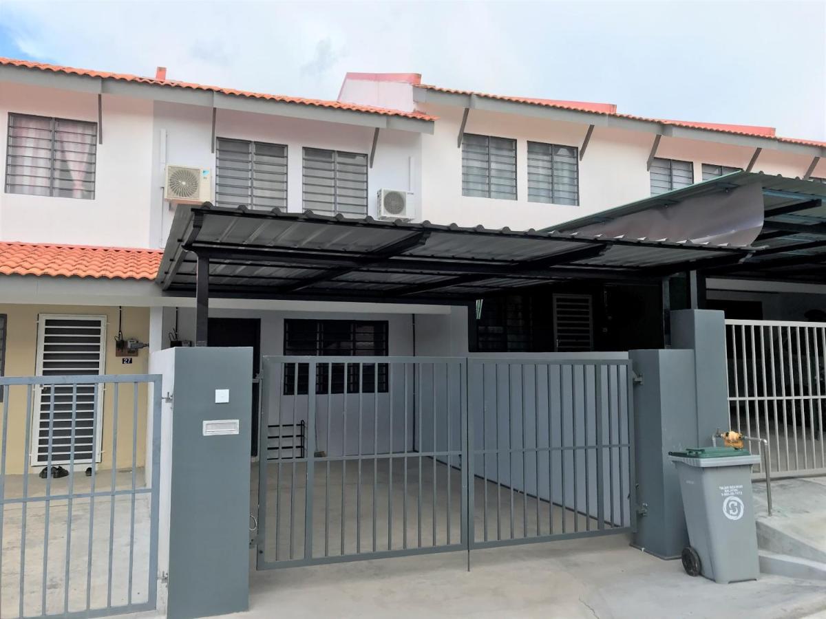 Oyo 90493 Jl Homestay Segamat Extérieur photo