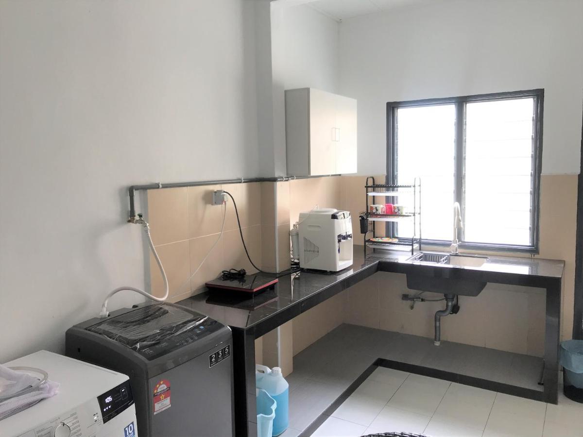 Oyo 90493 Jl Homestay Segamat Extérieur photo